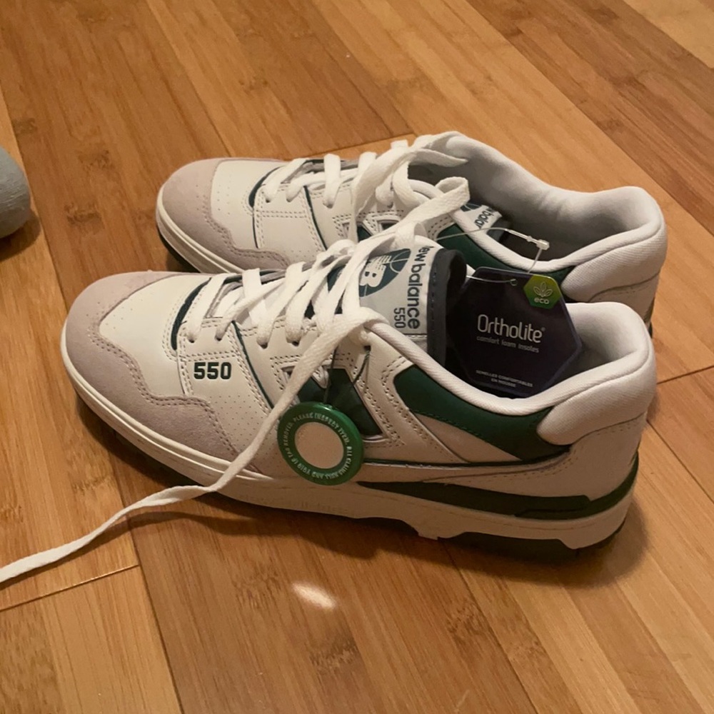 NEW US M 7 (women 8.5) new balance 550 White Green